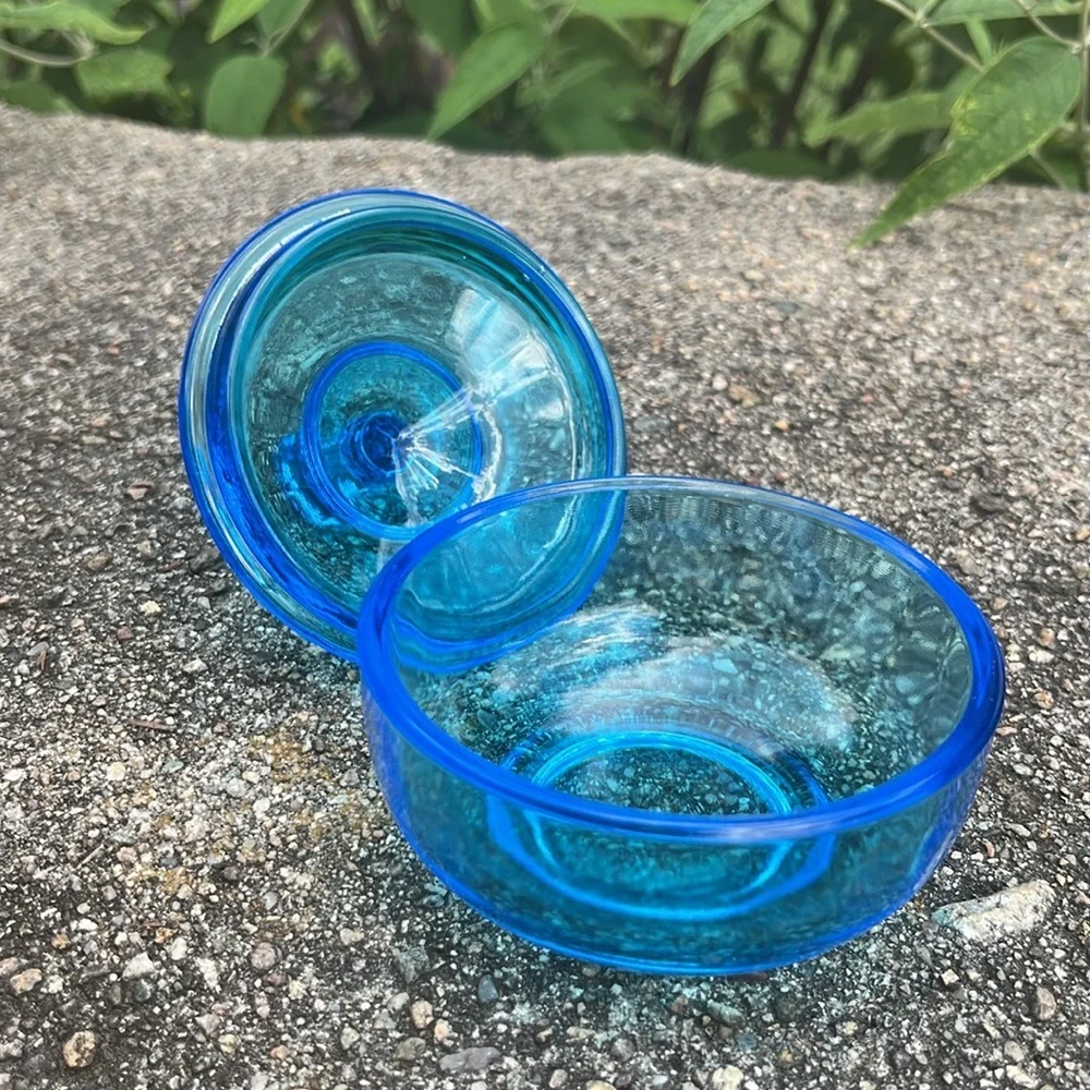New Martinsville Glass Queen Anne Blue Vintage Powder Puff Box with‎ Lid